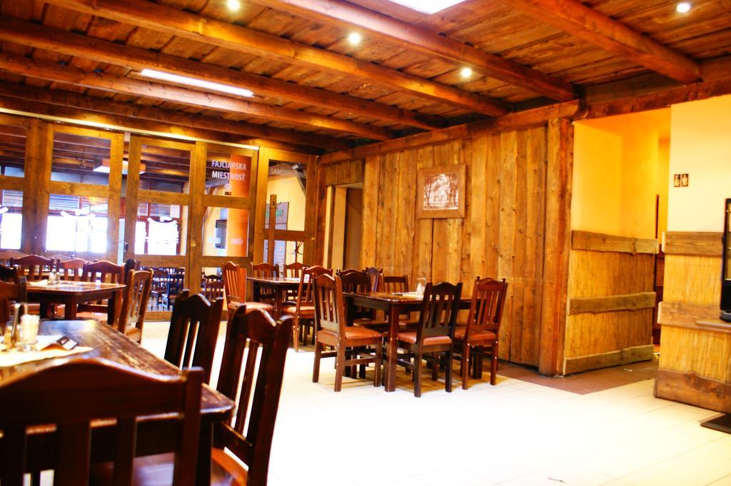 Grillbar Penzion & Restaurant Спишска-Нова-Вес Экстерьер фото