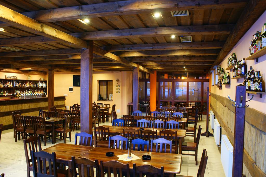 Grillbar Penzion & Restaurant Спишска-Нова-Вес Экстерьер фото